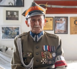 Tadeusz Lutak skończył 108 lat. "Najstarszy mężczyzna w Polsce i niezłomny żołnierz"