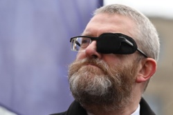 Grzegorz Braun komentuje wyniki sensacyjnego sondażu. "Życzę stanięcia w prawdzie. Ścierwo zalega i blokuje polską scenę polityczną"