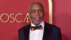 Danny Glover choruje na alzheimera