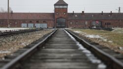 Morawiecki pytał jak nisko mogą upaść politycy. Dwa lata później mamy spot PiS