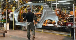 Szef Nissana mówi, że produkcja samochodów w Wielkiej Brytanii jest zbyt kosztowna