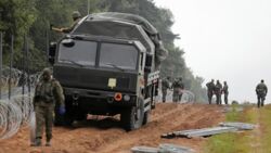Nie tylko wyborcy PiS popierają działania rządu ws. uchodźców. "Ponad połowa jest zdania, że mur jest OK"