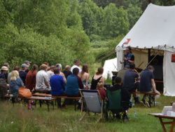 Każdy dzień może przynieść coś niespodziewanego - rozmowa o archeologii z dr. Kamilem Niedziółką | Aktualności - Uniwersytet Gdański