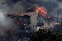 Potężne upały w Grecji. Domy w ogniu na przedmieściach Aten
