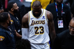 NBA: LeBron poinformował Lakers o swojej decyzji o pożeganiu się z klubem. Po 8 sezonach będzie szukał nowej drużyny