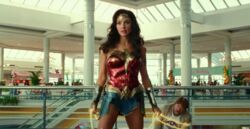Wonder Woman 1984 - Patty Jenkins nie jest fanką hybrydowej dystrybucji filmu