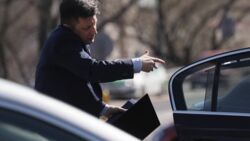 Michał Dworczyk żąda sprostowania od "Wyborczej". "W związku z szeregiem nieprawdziwych informacji"