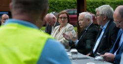 Dziwna wizyta Jarosława Kaczyńskiego w Brukseli. "Frekwencyjna klapa"