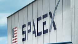 SpaceX po cichu wynosi w kosmos statek, o którym prawie nikt nie wiedział