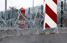 Granica polsko-białoruska. Funkcjonariusze SG obrzuceni kamieniami