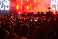 Live Nation pod lupą UOKiK. Zarzuty za absurdalne zakazy i niejasny regulamin
