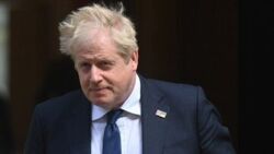 Wojna w Ukrainie. Boris Johnson: negocjacje z Putinem są jak negocjacje z krokodylem