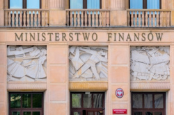 Ubrania i obuwie jak alkohol? Nowe przepisy mogą uderzyć w branżę odzieżową