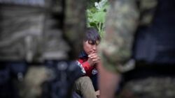 "Pytam pana premiera. Dlaczego polscy żołnierze wydają polecenia uchodźcom, skoro są po stronie białoruskiej?"