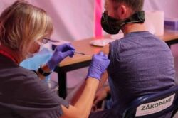 Więcej zakażeń niż przed tygodniem. Bez zgonów na Covid-19