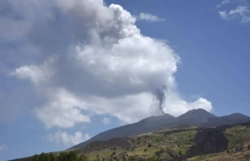 Etna znowu dała o sobie znać. Ponowne ograniczenia na lotnisku w Katanii