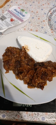 Biróg Bigos + Twaróg Bardzo smaczne połączenie. Na zdjęciu jeszcze przed wymieszaniem. #słowotwaroże - AdelbertVonBimberstein - Hejto.pl