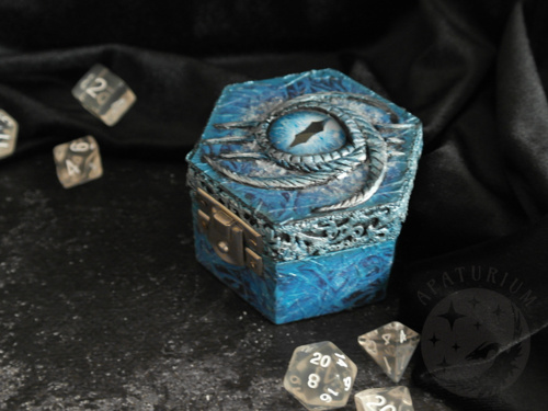 #rozdajo ręcznie zdobione, smocze pudełeczko w zimowych klimatach! :dragon::snowflake: Jeśli ktoś potrzebuje małego - Apaturia - Hejto.pl