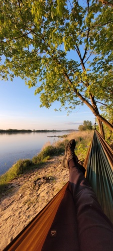 Testy kitajskiego hamaka zakończone powodzeniem. :grin: #bushcraft - splash545 - Hejto.pl