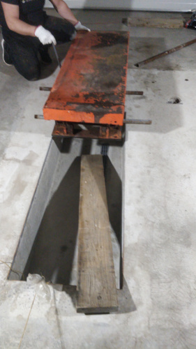 Chłop se podnośnik zrobił i mu się micha cieszy :smile: Największym wyzwaniem było wtarganie go tam we dwie osoby - PanNiepoprawny - Hejto.pl