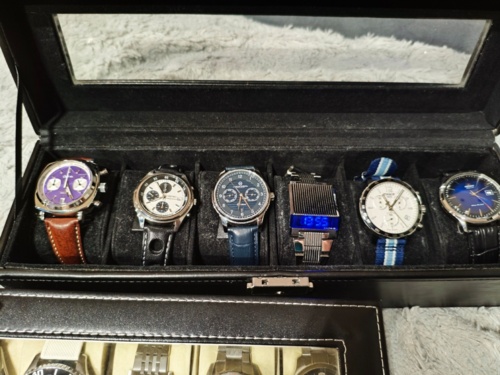 Per @jajkosadzone request, wrzucam moją kolekcję #zegarki Od dwoch lat nie kupuje kolejnych bo sa inne wydatki niż - Marcowy_Kot - Hejto.pl