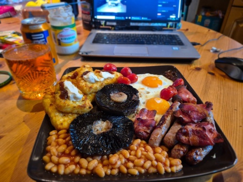 rozejrzyj się dookoła, tu nie zmienia się nic te melodie które słyszysz to piosenki the smiths uprzedzając - voy.Wu - Hejto.pl