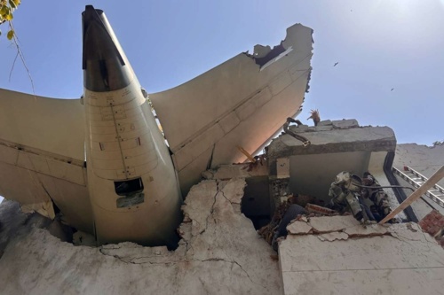 Widzę @bartek555 już wrzucił newsa o katastrofie Air India, więc postaram się dodać kilka szczegółów. Samolot - Nemrod - Hejto.pl