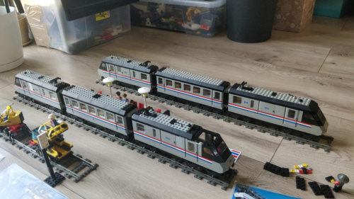 Dziś na niepoprawne tory wjeżdża klasyczek czyli zestaw 4558 Metroliner. A w zasadzie dwa. Jeden z nich jest w stanie - PanNiepoprawny - Hejto.pl