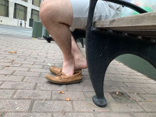 Męskie stopy - garść ciekawostek: Średnia długość stopy mężczyzny to 27,3 cm co w większości odpowiada - skarpeciarz - Hejto.pl