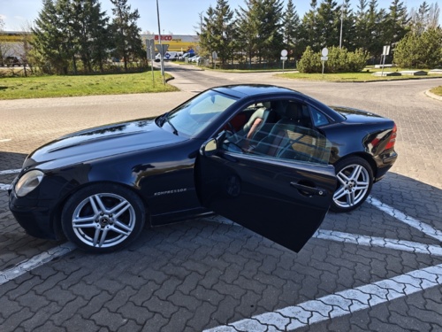 No więc tak. SLK 200 Kompressor jest w domu. Nie mogę napisać za wiele poza tym, że jest not good not terrible. - Dildorsz - Hejto.pl
