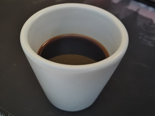 Rano doszły mnie tutaj słuchy, że społeczność zdechła. Nie zdechła, tylko przysypia. A przysypia, bo kawy nie - pingWIN - Hejto.pl