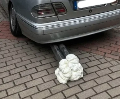 Zatkali mu wydech pianką montażową. Mercedes E320 CDI i hałas, który wrócił rykoszetem - kitty95 - Hejto.pl