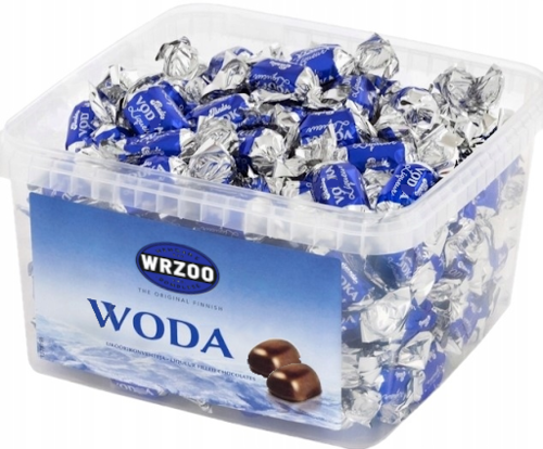 Dzień dobry, dzień dobry! Dziś są moje urodziny, i z tej okazji przyniosłam cukierki. Możecie brać po dwa. - Wrzoo - Hejto.pl