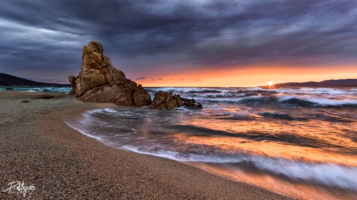 Piatkowy zachod slonca na plazy Capu Laurosu w Propriano, #korsyka ;) #nxofocia #mojezdjecie - nxo - Hejto.pl