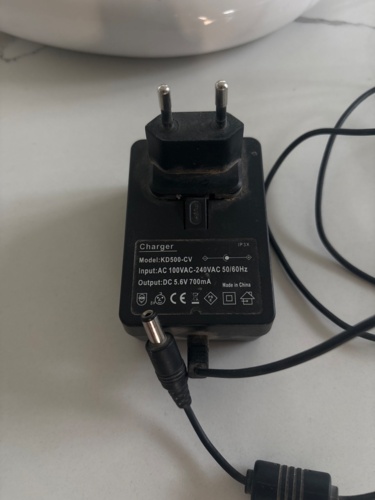 #elektronika chyba mi sie zesral zasilacz taki jak na fotce i cos nie moge znalezc identycznego. To do ladowania - bartek555 - Hejto.pl