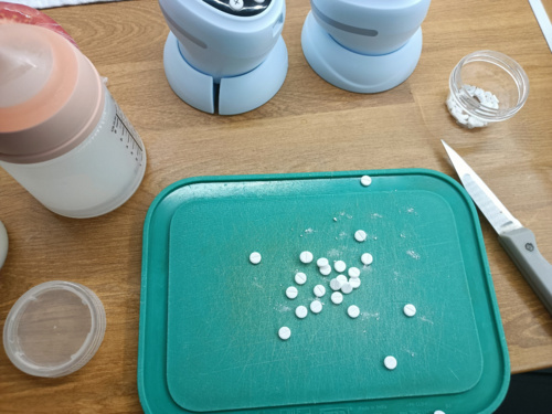 Nakryłem żonę! Jak produkuje narkotyki... Wstaję idę do kuchni a tam produkcja pełna parą #narkotykizawszespoko - cebulaZrosolu - Hejto.pl