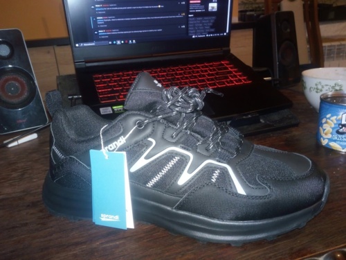 buty #puma #hejto Obiecałem że się pochwalę że coś fajnego kupie (sklep stacjonarny) no nie udało się. Z braku - Alawar - Hejto.pl