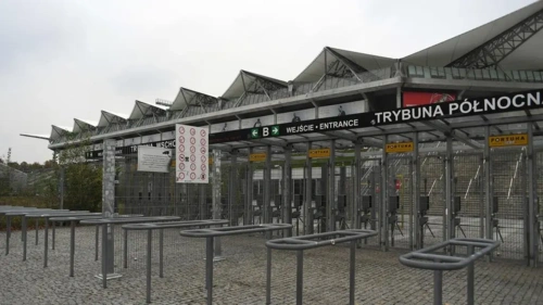 Kibic w koszulce Wisły Kraków został pobity w klubwym sklepie Legii - aerthevist - Hejto.pl