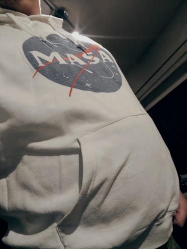 Jak tam u Was po świętach? Ja mogę w końcu założyć moją ulubioną bluzę i nie będzie wstydu😅 #jedzzhejto - yoowki - Hejto.pl