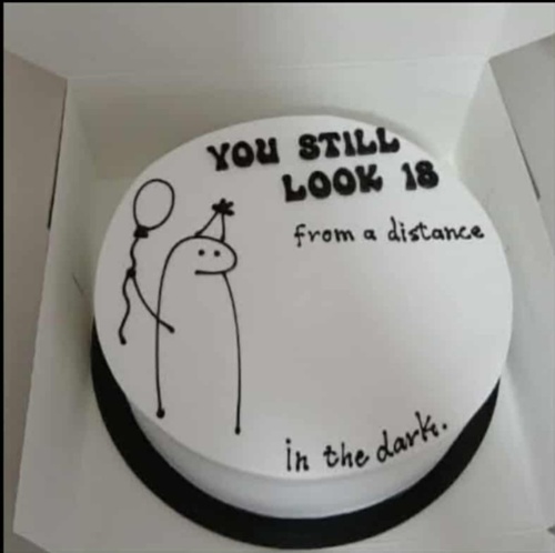 Żona ma dzisiaj urodziny. Czy to jest dobry pomysł na tort? #humorobrazkowy #heheszki #zwiazki #zonabijealewolnobiega - bori - Hejto.pl