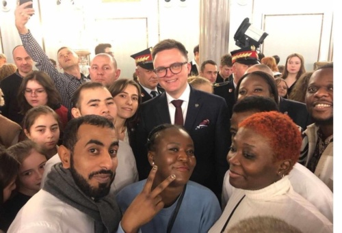 Donald Tusk: obiecuje, że pod jego rządami nie będzie wpuszczania żadnego imigranta. Rząd Donalda - KasiaJ - Hejto.pl