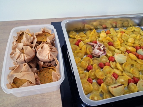 Pomidorki Cherry White Początkowo uznałam odmianę za niezbyt udaną - smakiem nie powalają, bo smak mają równie - GazelkaFarelka - Hejto.pl