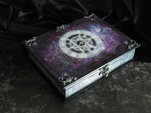 Ametystowa alchemia, czyli kolejna apaturiowa skrzynka-książka :magic_wand: Był już Codicillus w wersji czerwonej - Apaturia - Hejto.pl