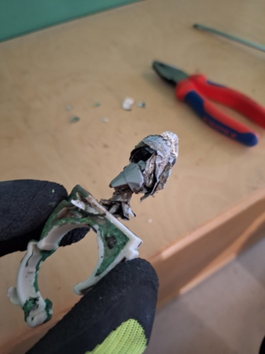 W sumie to się cieszę że tyle jest w branży partactwa, przynajmniej roboty nie zabraknie. Zapraszam do podziwiania - emdet - Hejto.pl