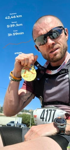 12 002,63 + 42,46 = 12 045,09 Moje 42 460 metrów wolności. Oficjalnie jestem MARATOŃCZYKIEM !! Stało się. Cicha - nxo - Hejto.pl