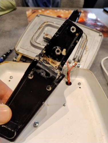 Ktoś tu pytał ostatnio jak czyścić gofrownicę #dezal i zgodnie z tym co mówiłem - rozkręcić. Wspaniały projekt - wonsz - Hejto.pl