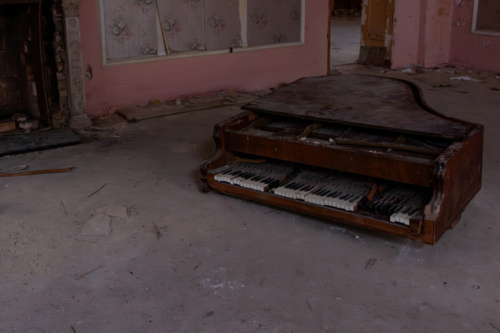 Został tylko fortepian... - Klamra - Hejto.pl