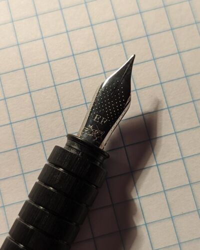 Faber-Castell ma opinię solidnej marki wyposażonej w solidne stalówki. Tak, którą mam ja, osadzona jest w - Rozpierpapierduchacz - Hejto.pl