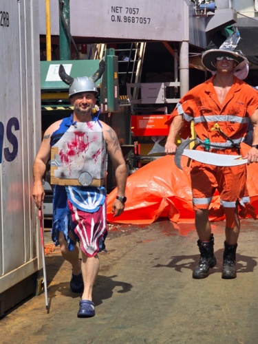 Ja i moj paz xD #pokazmorde Chrzest rownikowy uwazam za odbyty #barteknamorzu #marynarz #heheszki #statki #pracbaza - bartek555 - Hejto.pl