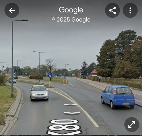 Widzę, że Hejto lubi zagadki z przepisów drogowych. No to proszę bardzo: Niebieski samochód jedzie łukiem w lewo - Greyman - Hejto.pl